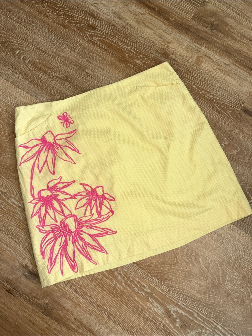 Lilly Pulitzer Yellow Mini Skirt with Pink Floral Appliqué size 12 women’s